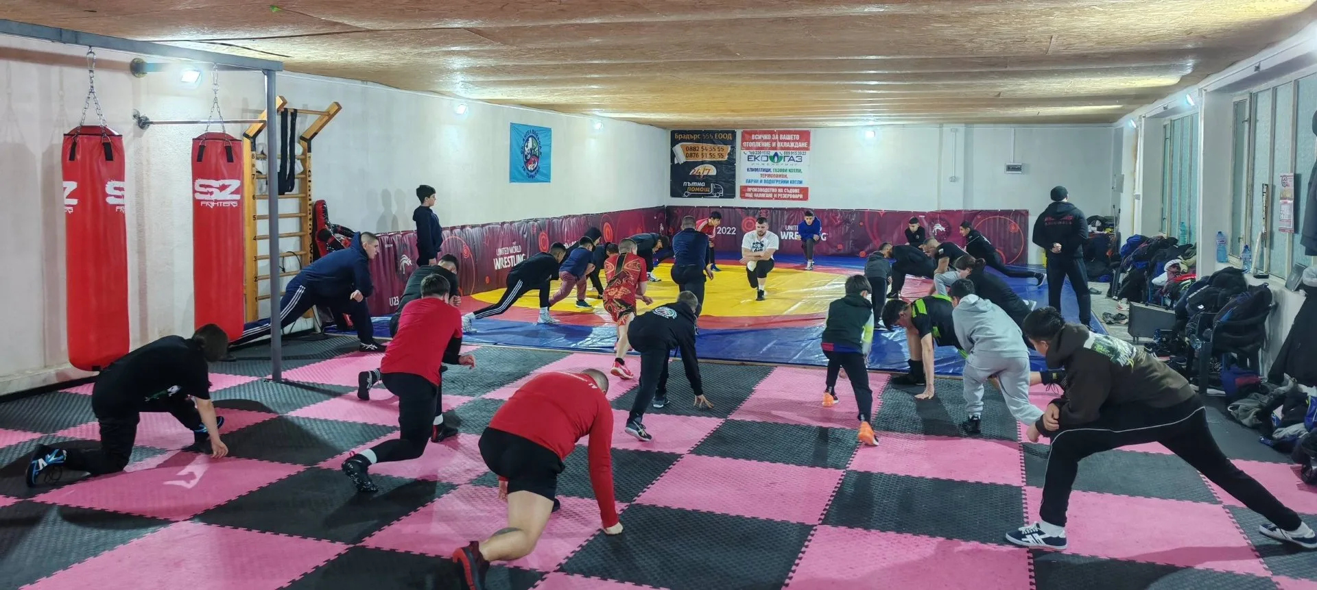 Тренировка на СК „Ангел Войвода“ в Първомай върху пъзел татами с боксови чували SZ Fighters