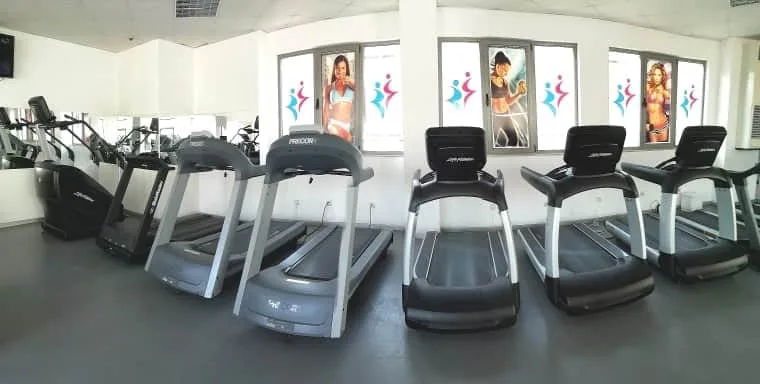 Кардио линия с бягащи пътеки Life Fitness и Precor във Fitness Centre "Mania 2" Велико Търново