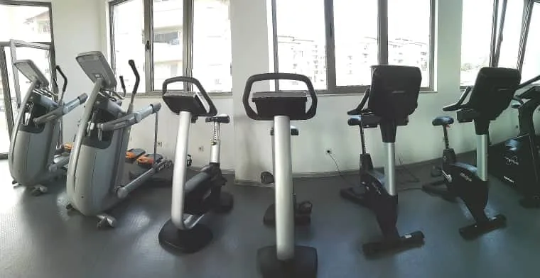 Велоергометри Life Fitness и елиптик с естествена светлина във Fitness Centre "Mania 2"