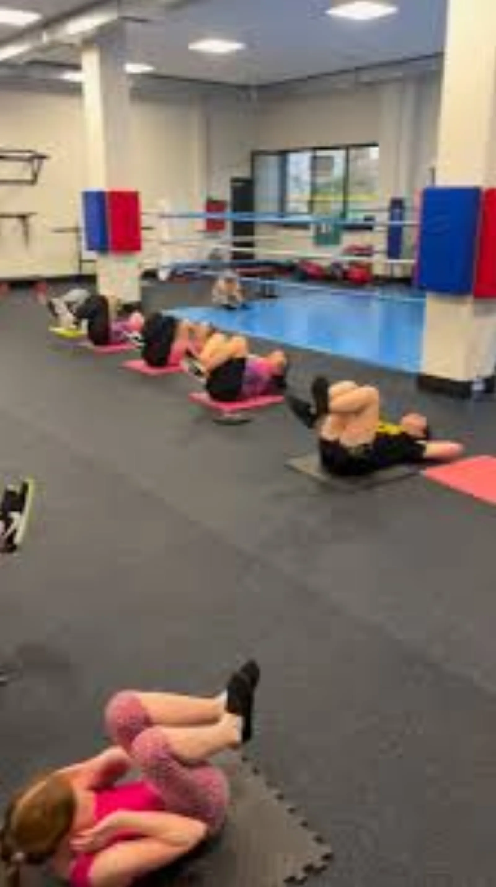 Групова кондиционна тренировка на EPDM настилка до ринга в Team Kiselarov Boxing Gym Пловдив