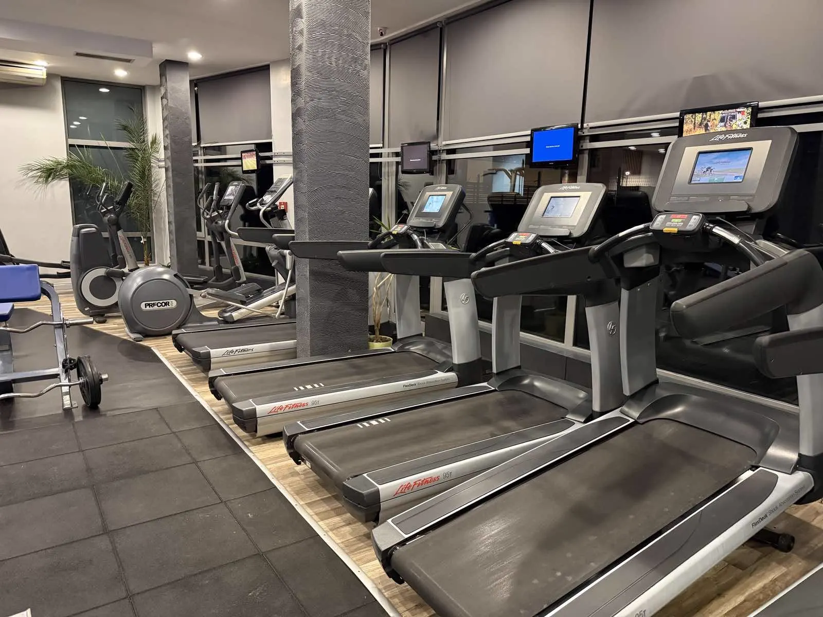 Кардио линия Life Fitness 95T във Fitness Nitro Пловдив