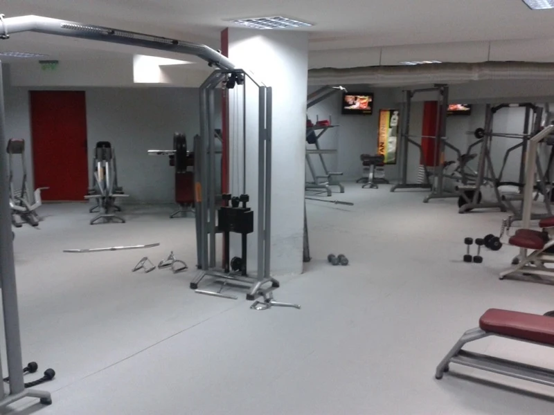 Cable crossover и силови машини в Titan Fitness Пловдив