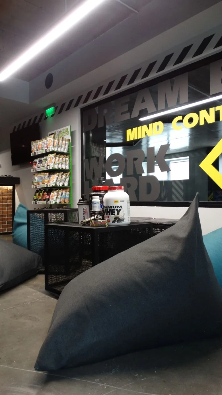 Lounge зона с хранителни добавки и брандиране в X-Fit Club Пловдив