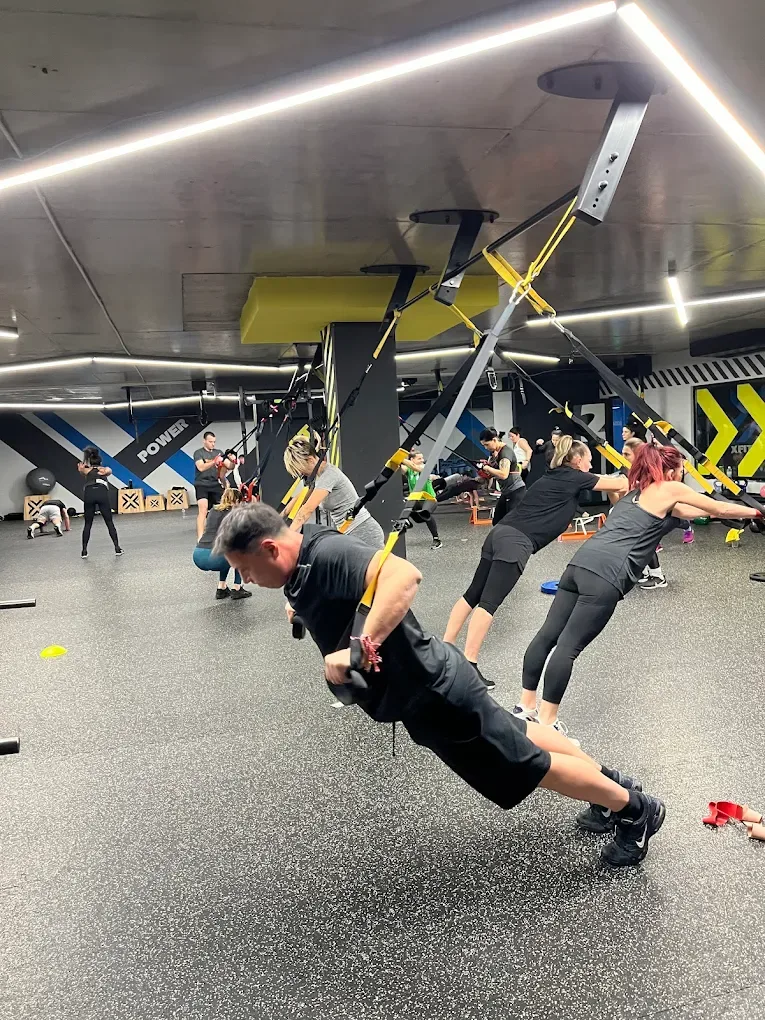 TRX тренировка върху EPDM ударопоглъщаща настилка в X-Fit Club Пловдив