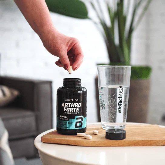Близка снимка на таблетки BioTech USA Arthro Forte