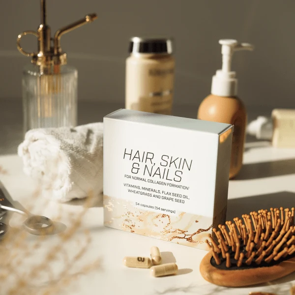 Опаковка и няколко капсули BioTech USA Hair, Skin & Nails