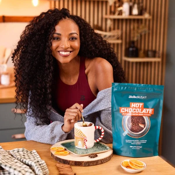 Чаша с готов BioTech USA Hot Chocolate и опаковката
