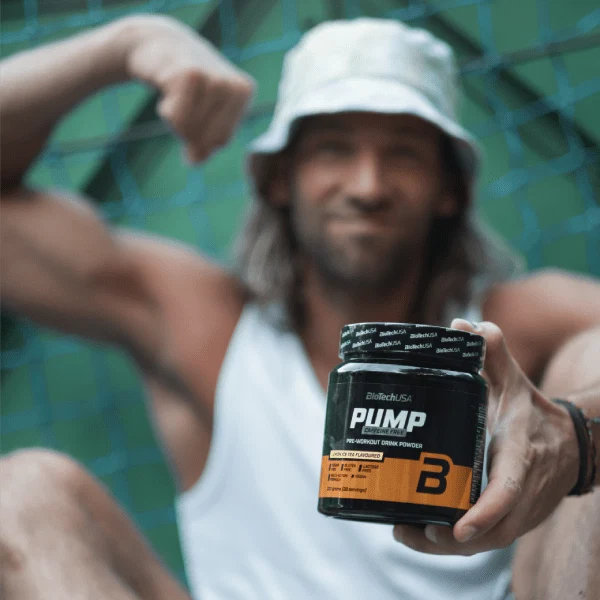 Изображение на BioTech USA Pump Caffeine Free на прах, разбъркан в шейкър, до опаковката
