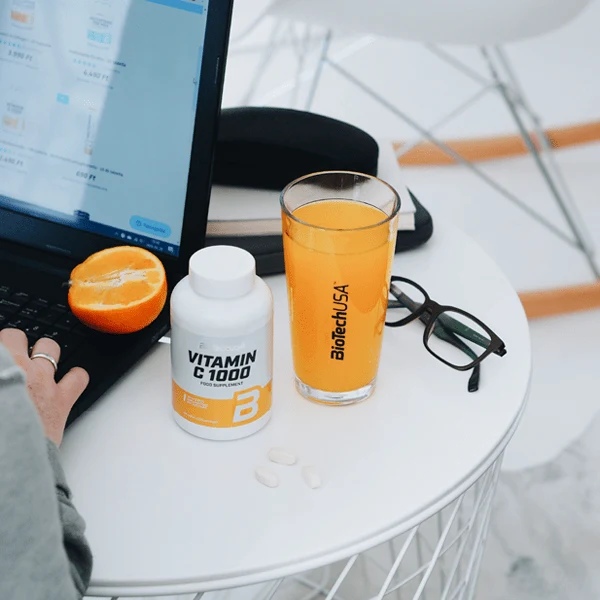 Близка снимка на BioTech USA Vitamin C 1000 Bioflavonoids опаковката, показваща името на продукта