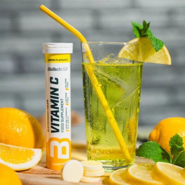 Близък план на ефервесцентна таблетка BioTech USA Vitamin C