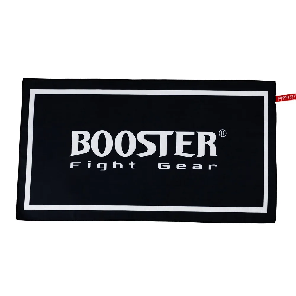 Изображение в близък план на логото на Booster и текстурата на кърпата B/FLEX DRY