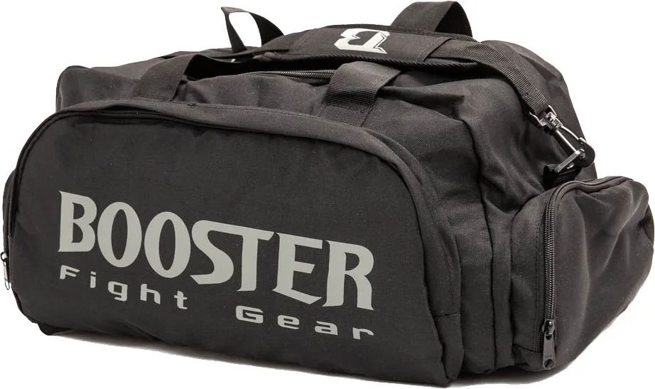 Заден изглед на сака Booster B-Force Duffle, демонстриращ презрамките за носене като раница.