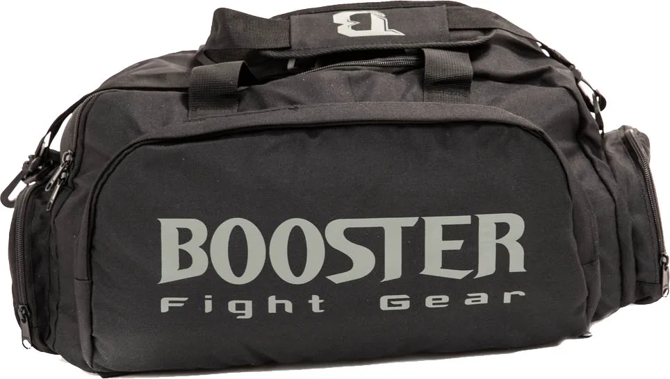 Вътрешен изглед на отворен сак Booster B-Force Duffle, показващ просторното основно отделение.