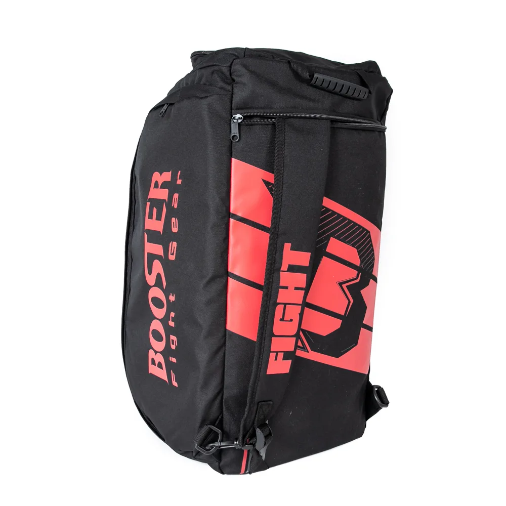 Сак Booster B-Force Duffle Large Red, детайл на логото на Booster Fight Gear