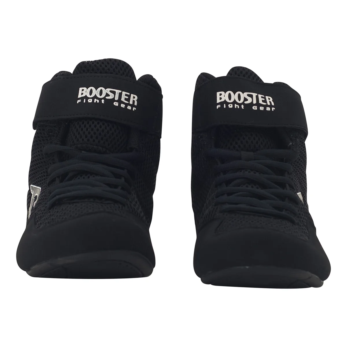 Детайл на логото на Booster Fight Gear върху черните обувки BCS