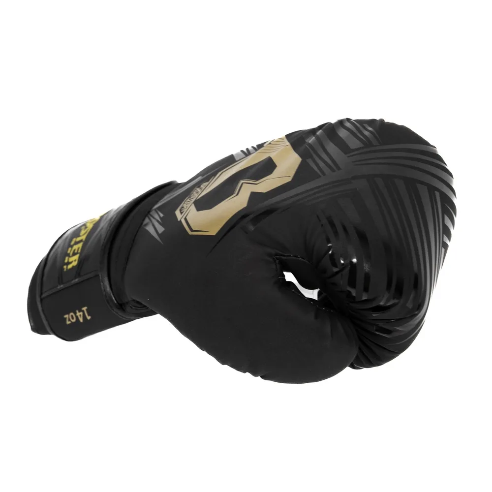 Боксови ръкавици Booster BFG ALPHA BLACK/GOLD, подредени една до друга, подчертаващи дизайна