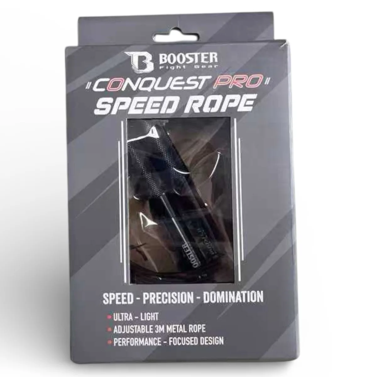 Близък план на дръжката на Booster BFG Conquest Pro Speed Rope, показващ ергономичния захват и черния PVC кабел