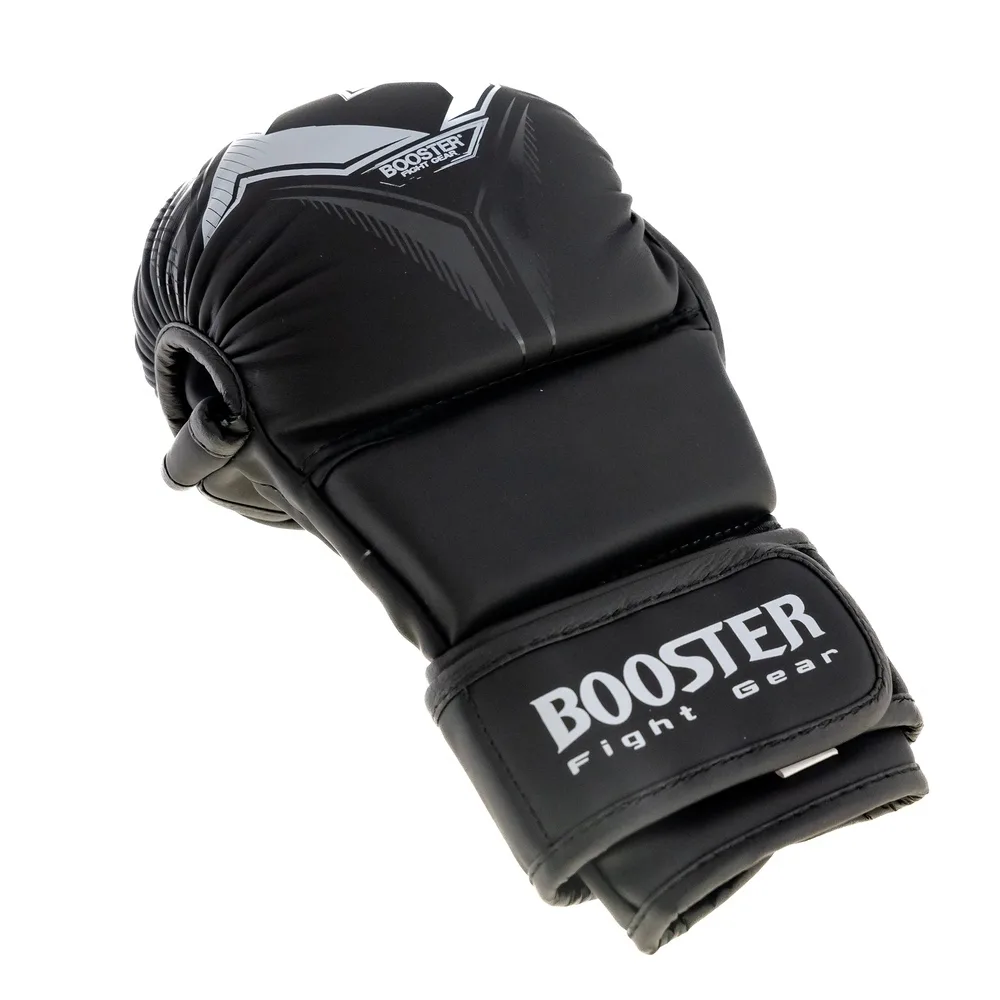 ММА ръкавици Booster BFG MMA BANGKOK 2, показващи детайл на подплатата и извивката за ръката