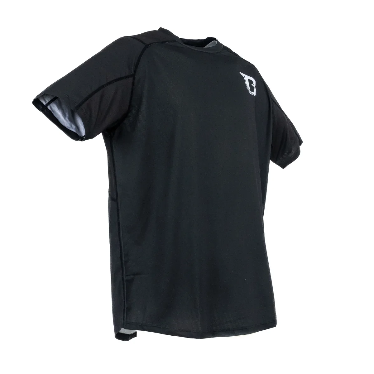 Детайлна снимка на предната част на черна тениска Booster BFG Rapid Strike Tee 1, показваща логото и текстурата на материята.