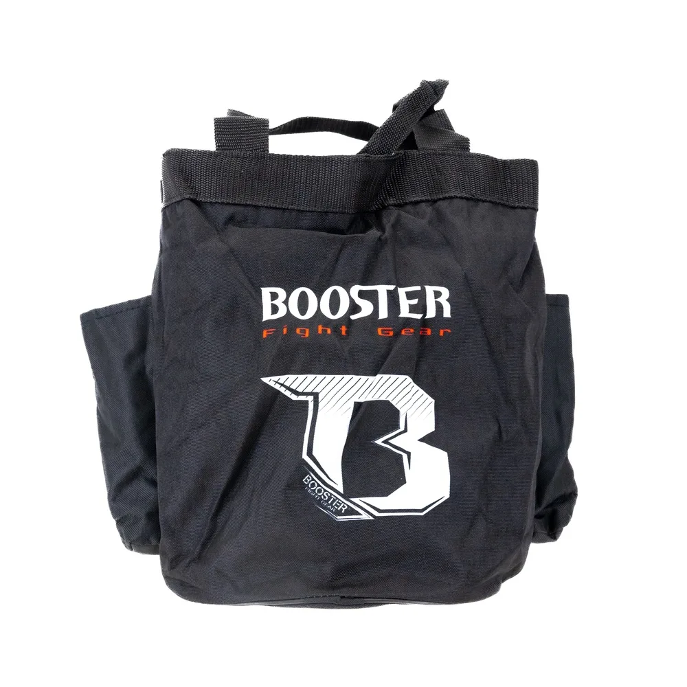 Booster BFG Waterbag 2.0, показана в сгънато състояние, демонстрираща компактния си дизайн за лесно пренасяне.