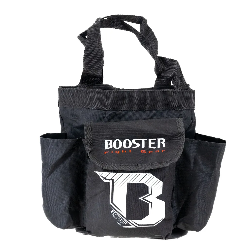 Booster BFG Waterbag 2.0 в черен цвят, показана отпред с логото на Booster Fight Gear и предния джоб.