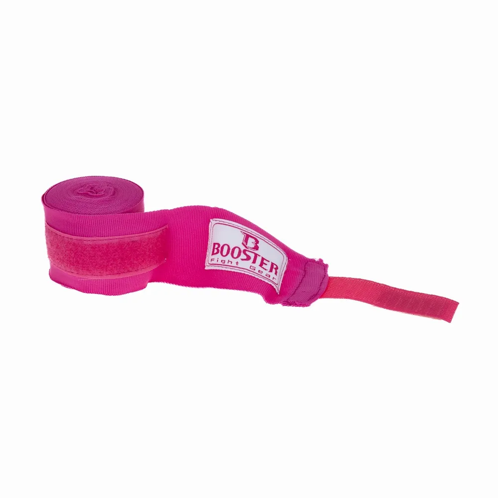 Близък план на материала и тъкания етикет на бинтове Booster BPC FLUO PINK, демонстриращ качеството на изработка.