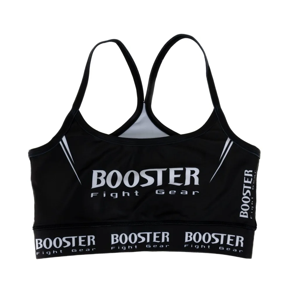 Детайлна снимка на материята и логото на Booster Fight Gear върху черния спортен топ Challenge V2.