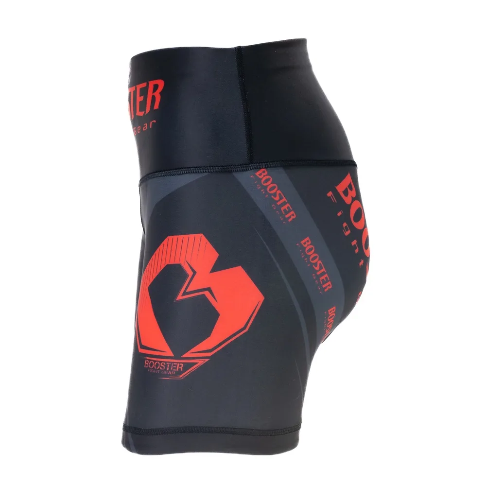Детайлен изглед на материята и логото на Booster Fight Gear върху червените шорти