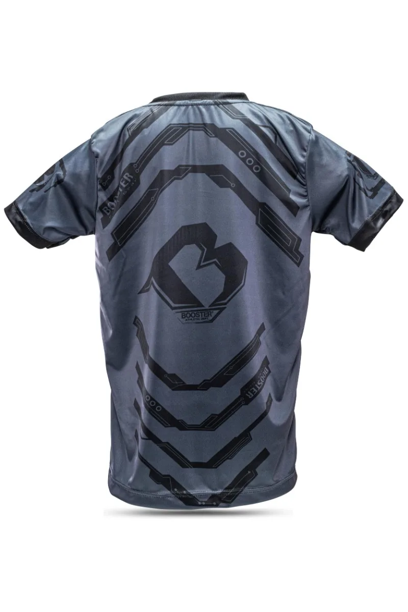 Детайл на логото на Booster Fight Gear върху тениската