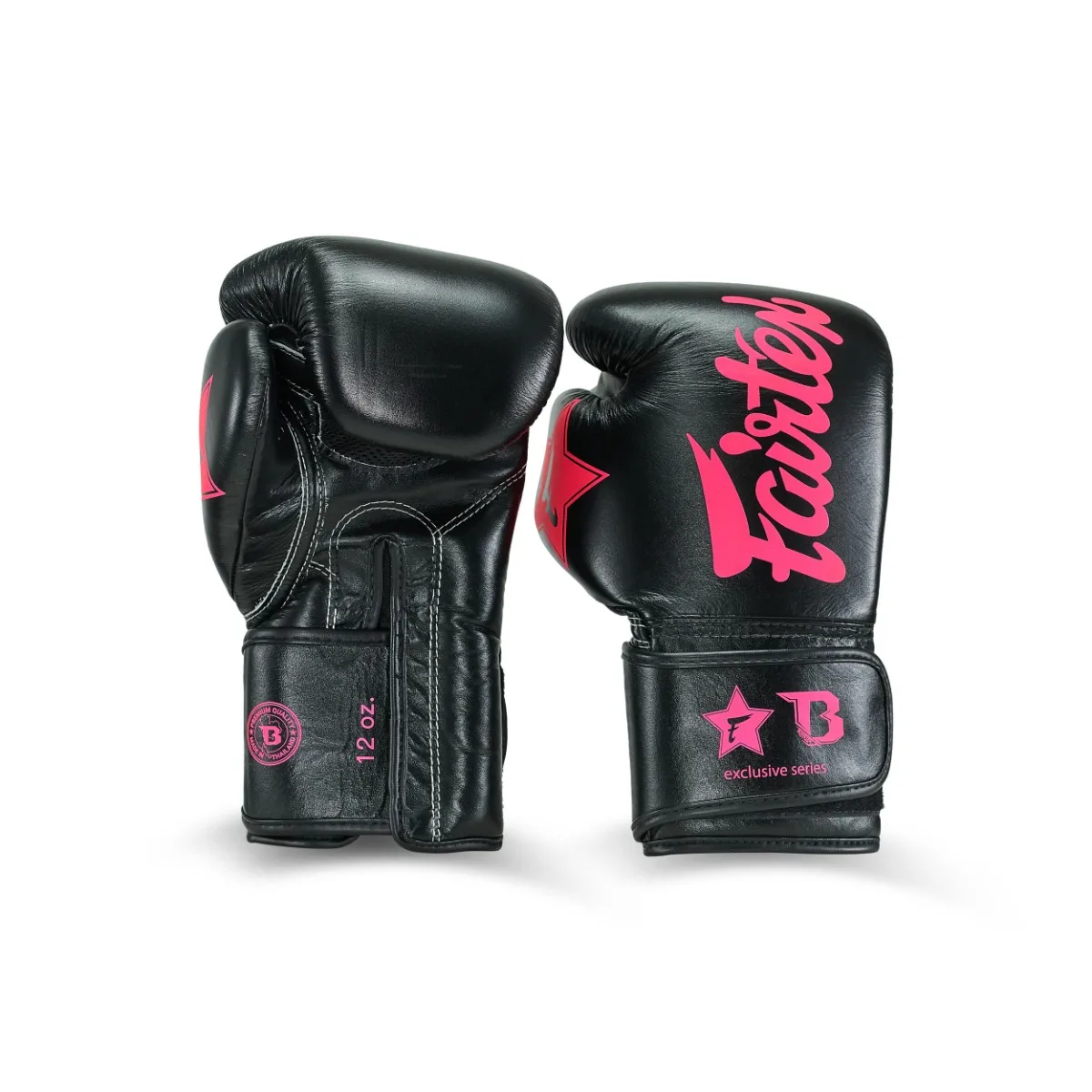 Черни боксови ръкавици Booster FXB BG V2 с логата на Fairtex и Booster, показани отпред