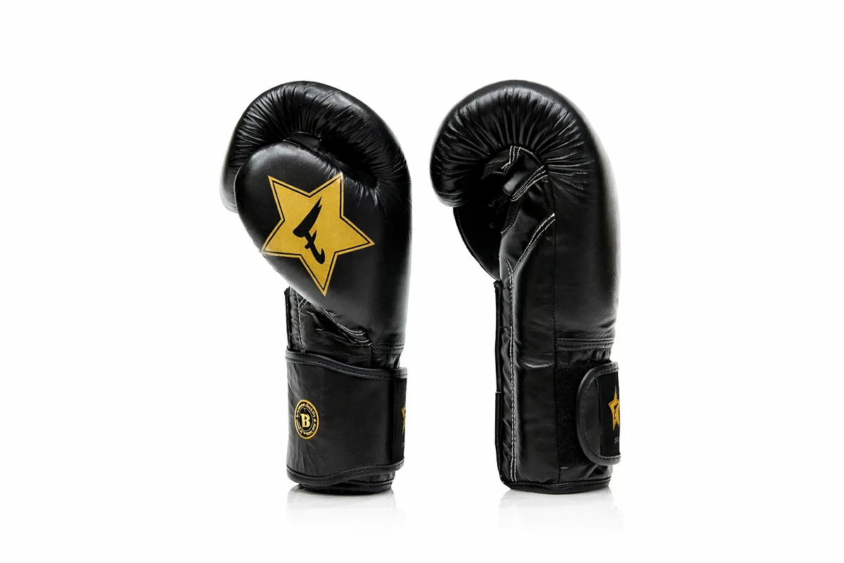 Боксови ръкавици Booster FXB BG V2 BLACK/GOLD, страничен изглед, показващ удължения маншет и качеството на кожата