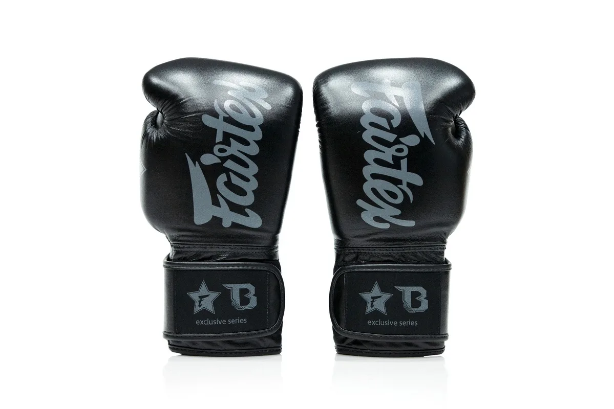 Booster FXB BG V2 BLACK – страничен изглед с логото на Fairtex