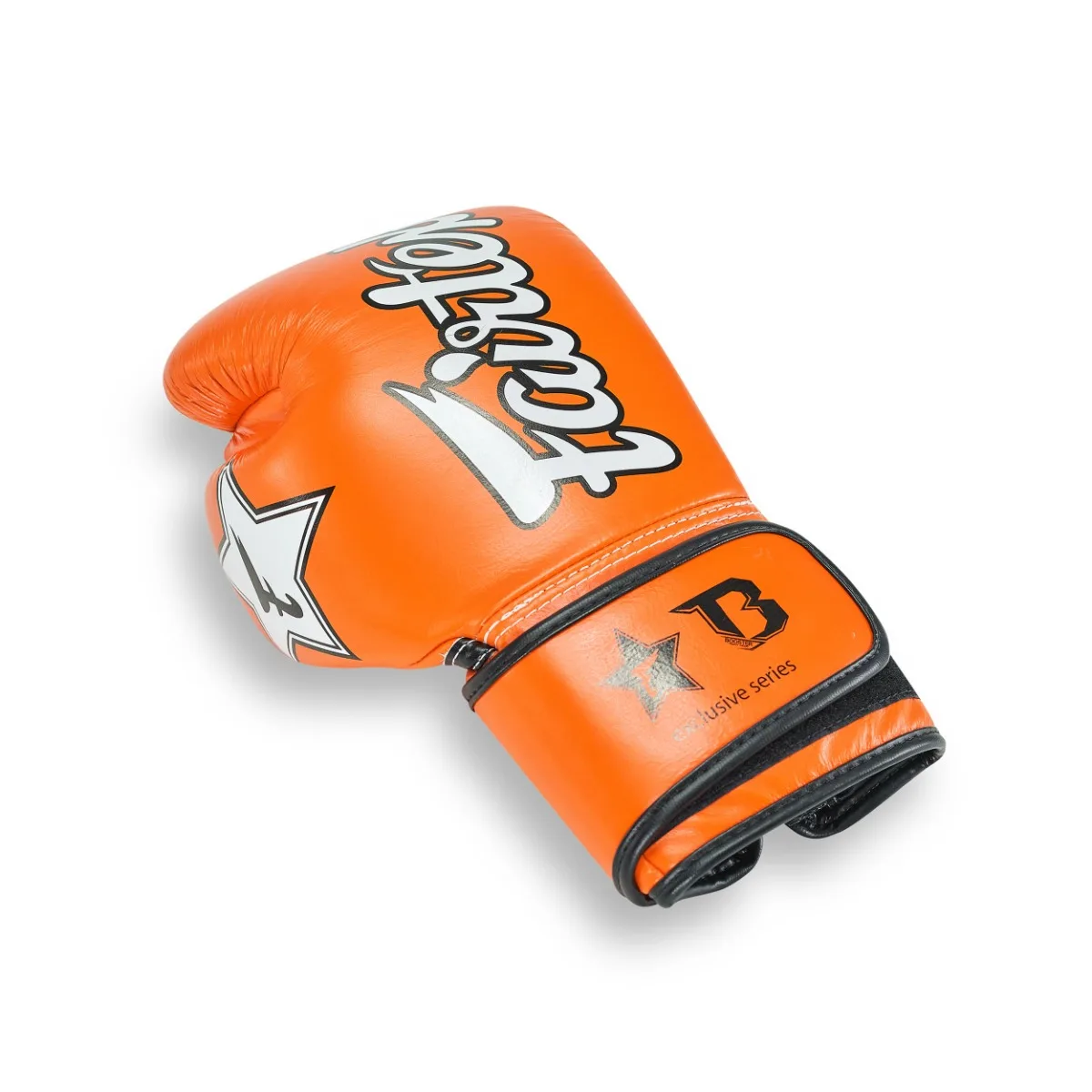 Две боксови ръкавици Booster FXB BG V2 Orange, поставени една до друга