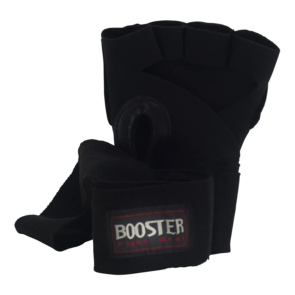 Ръка с черен Booster GELWRAPS, увита около китката, демонстрираща плътното прилягане и опора