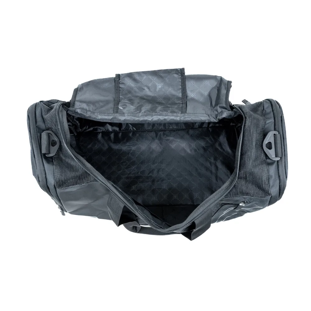 Изглед на сака Booster Performance Bag Black от другата страна, показващ външния мрежест джоб.