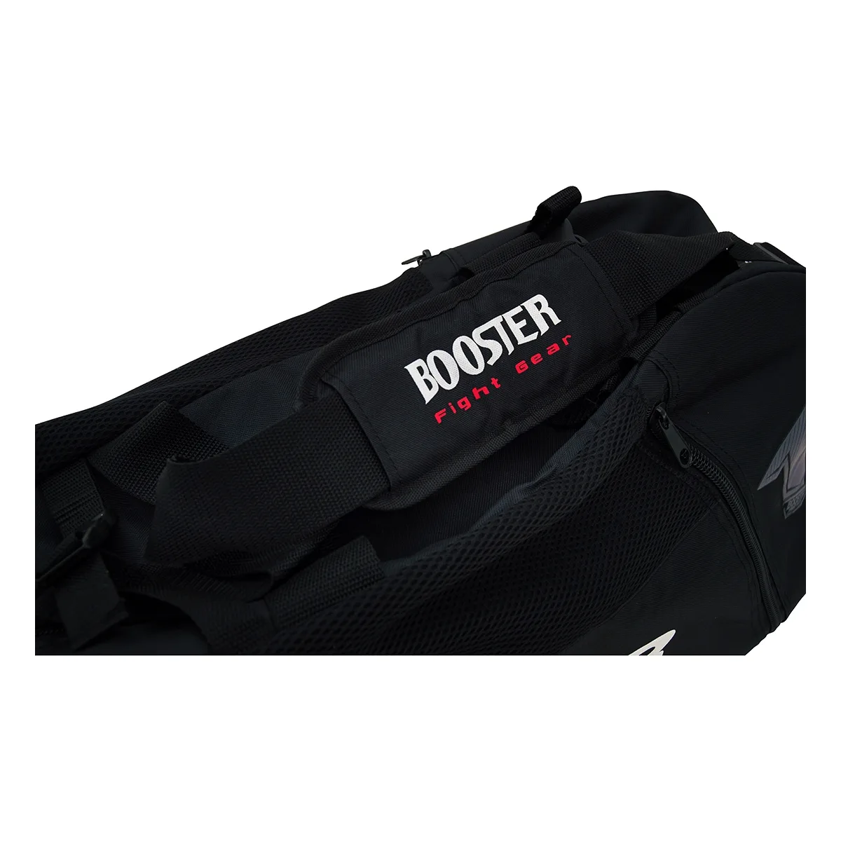 Групов изглед на сака Booster RECON BAG, демонстриращ неговата форма и обем
