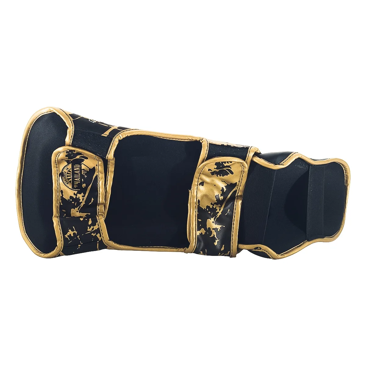 Детски протектори за крака Booster SG YOUTH GOLD MARBLE в черно и златно, поставени един до друг