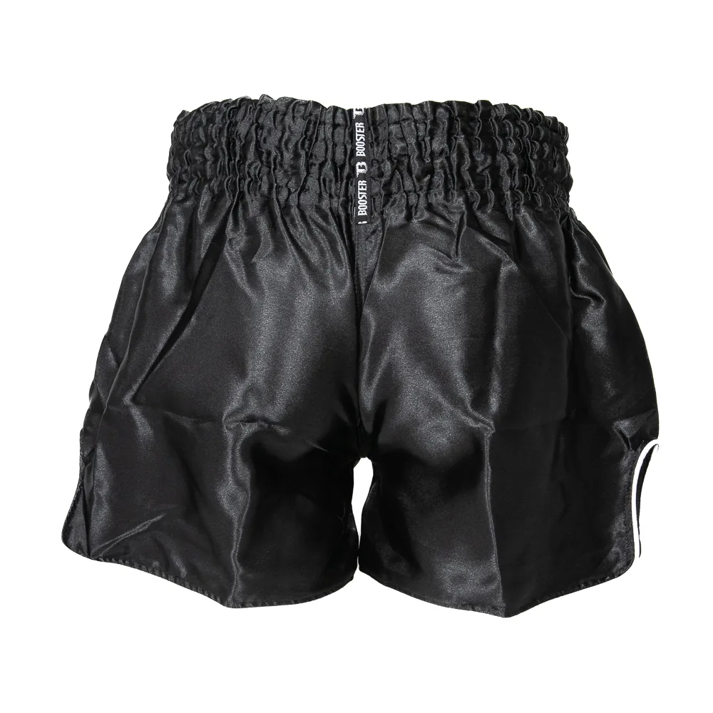 Заден изглед на черни муай тай шорти Booster TBT SLUGGER BLACK, показващ широкия еластичен колан и страничните цепки.