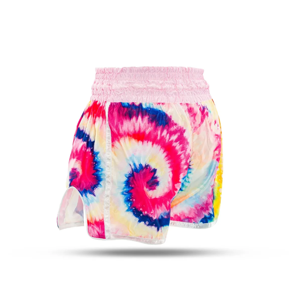 Снимка на модел, носещ розовите шорти за муай тай Booster TBT SWIRL 3 по време на тренировка