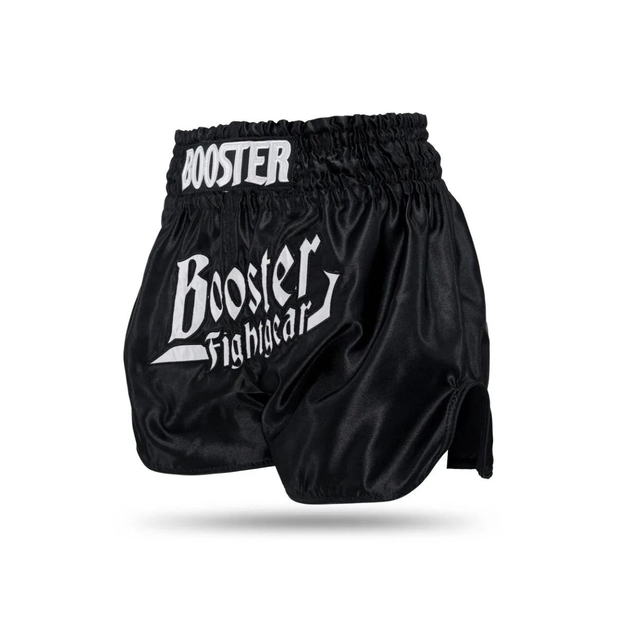 Детайлна снимка на дизайна 'Thunder' и бродираното лого на Booster Fight Gear на шортите.