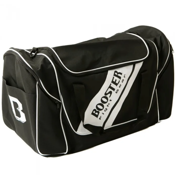 Черен сак за зала Booster TEAM DUFFEL BAG, изобразен отпред, с ясно видими лога на Booster Fight Gear и странични джобове.