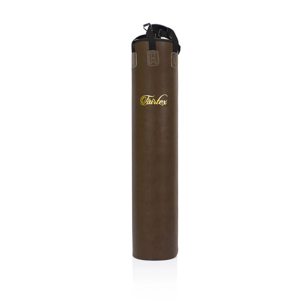Fairtex 6FT Banana Bag Throwback Project HB6TB – боксов чувал в ретро стил, окачен, показващ здрава конструкция и класически дизайн.