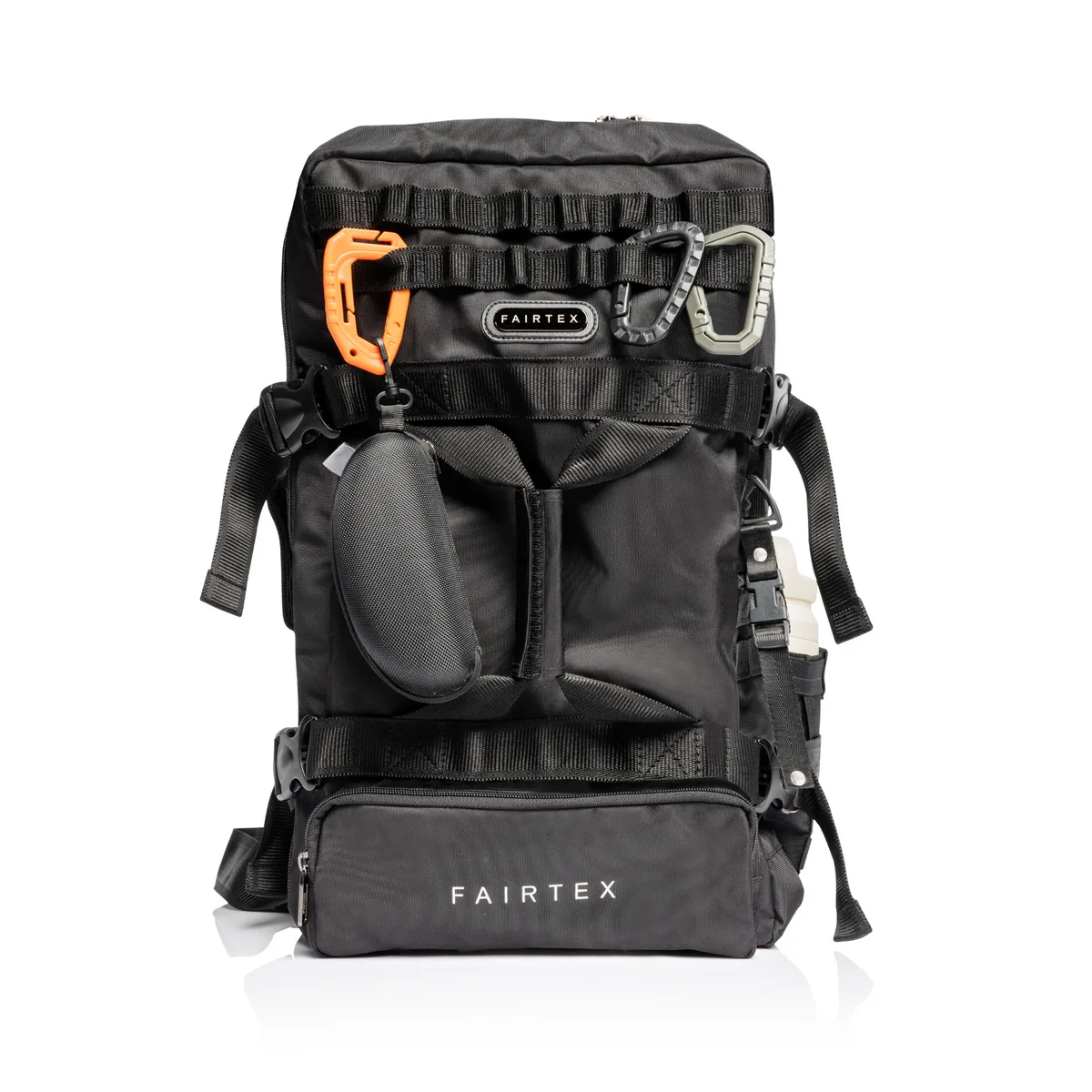Fairtex All-in-One Ground Combat Bag в черен цвят, показана отворена, с различни отделения за екипировка