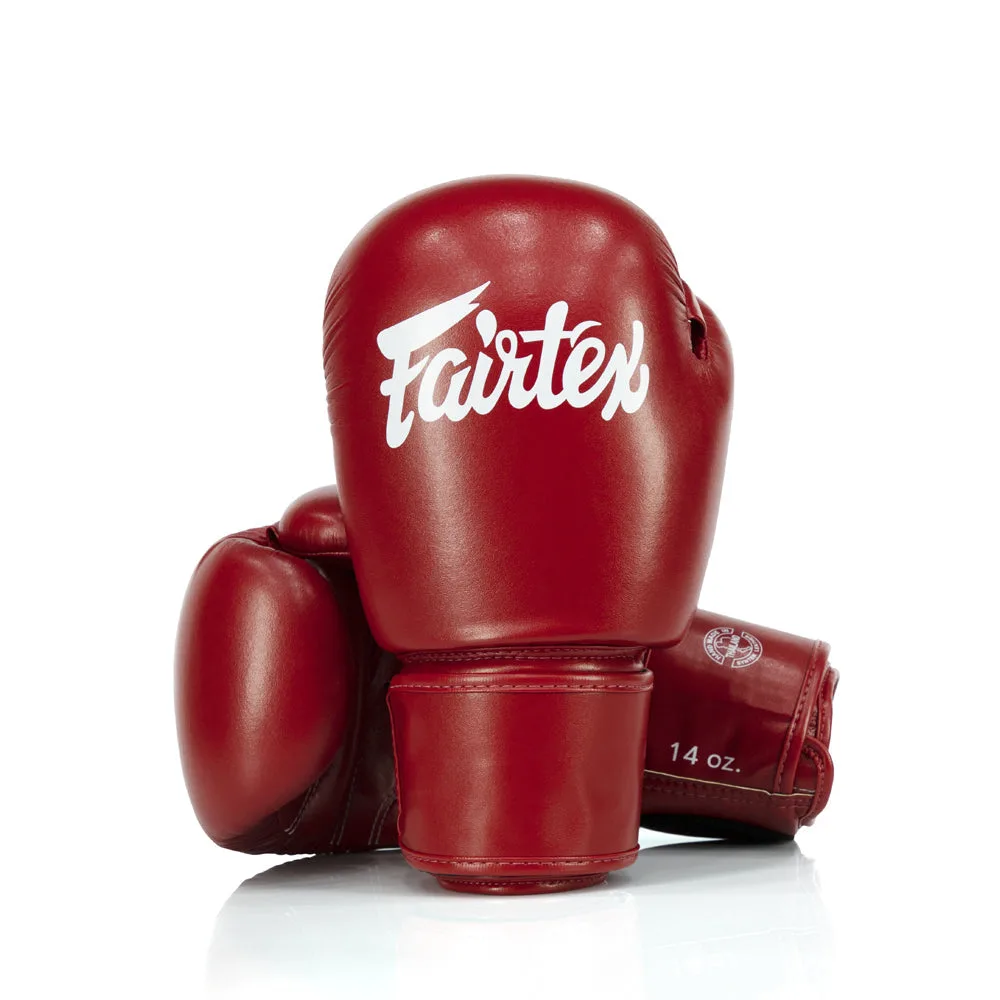 Червени боксови ръкавици Fairtex BGV27 за аматьорски състезания, показани отпред