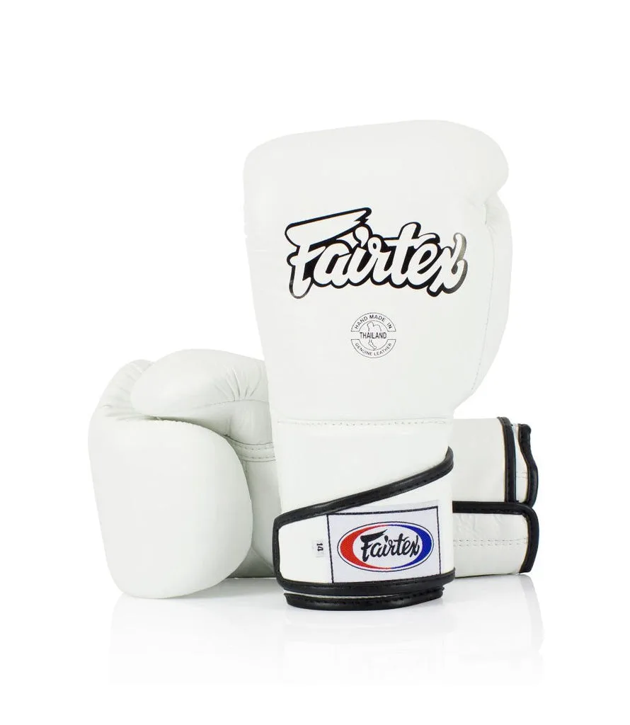 Бели Fairtex Angular Sparring Gloves BGV6 - Locked Thumb, изглед отпред, показващ дизайна и заключен палец