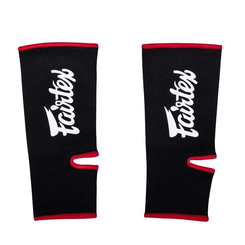 Fairtex Ankle Support - AS3 в черно и червено, показан на бял фон, акцентиращ върху дизайна и логото на Fairtex.