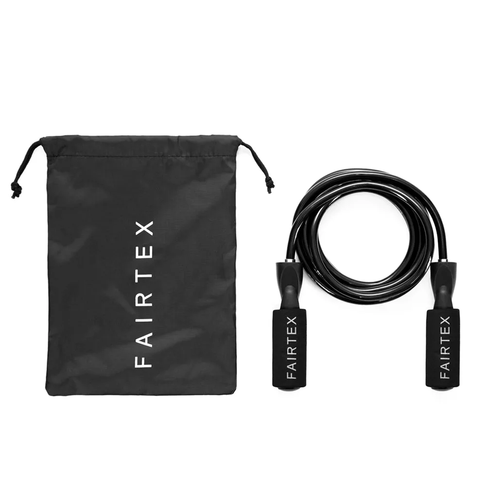 Черно въже за скачане Fairtex Ball Bearing Skipping Rope ROPE3 с логото на Fairtex и механизъм със сачмени лагери