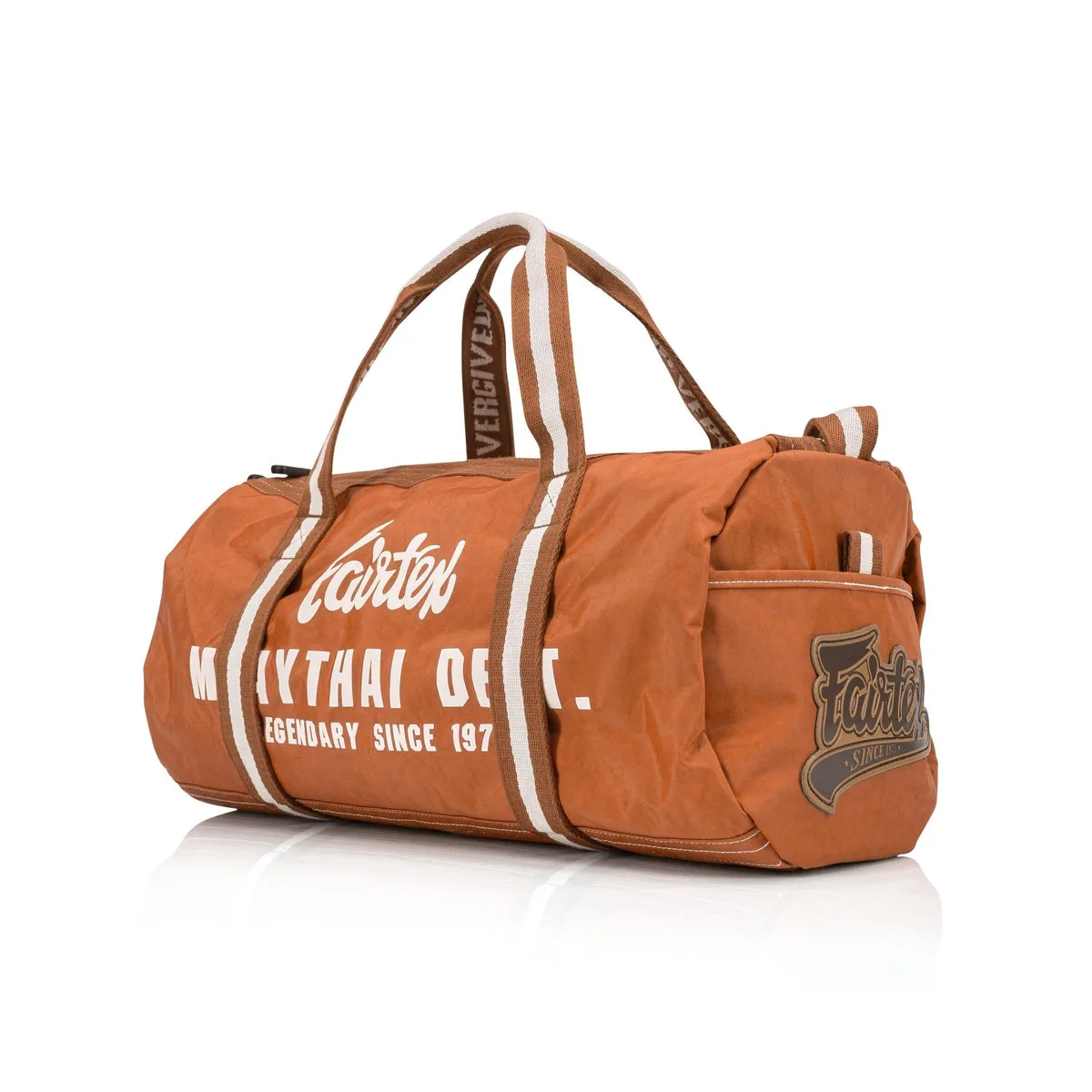 Fairtex Barrel Bag – Tan: Стилен спортен сак в цвят Tan, изработен от найлон, с цилиндрична форма и логото на Fairtex.
