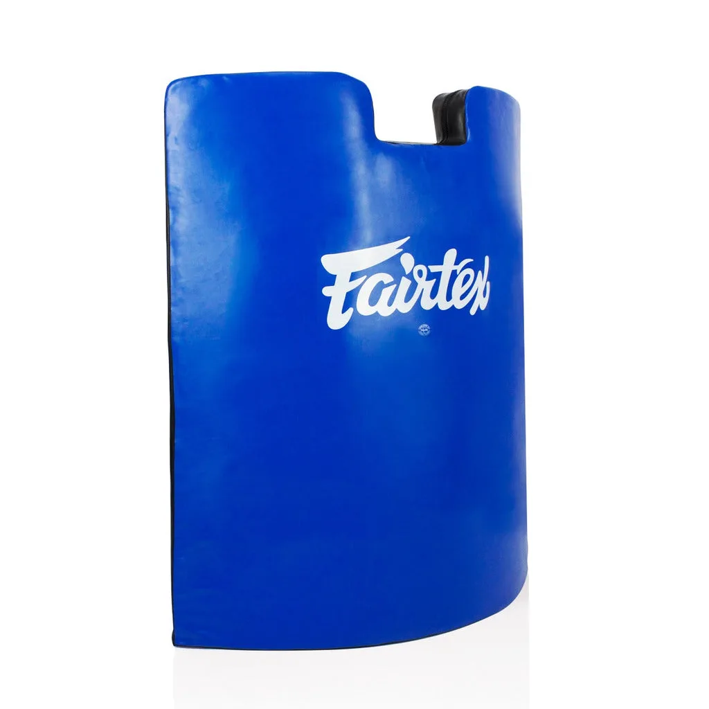 Fairtex Body Shield LKP3 в син цвят, предназначен за тренировки по бойни спортове, с обширно покритие за треньора