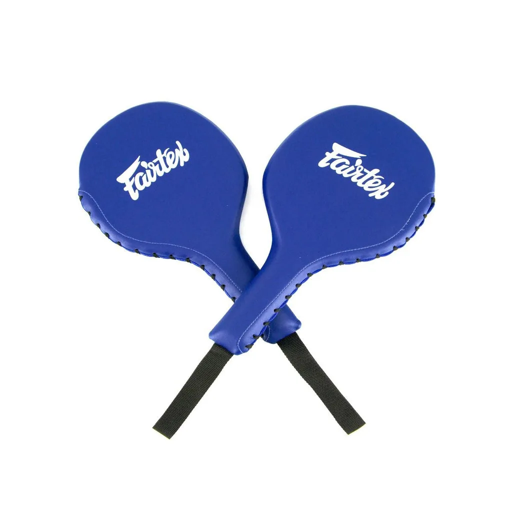 Fairtex Boxing Paddles BXP1 Сини - Детайлен изглед на боксови падове в син цвят, показващ дизайна и дръжката.